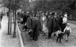 Transport of forcibly resettled Polish population in Łódź (IPN)